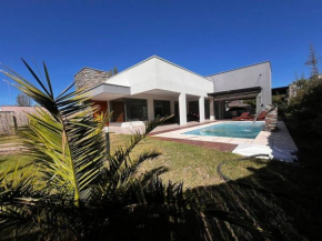 Exclusiva casa de primer nivel de dos habitaciones